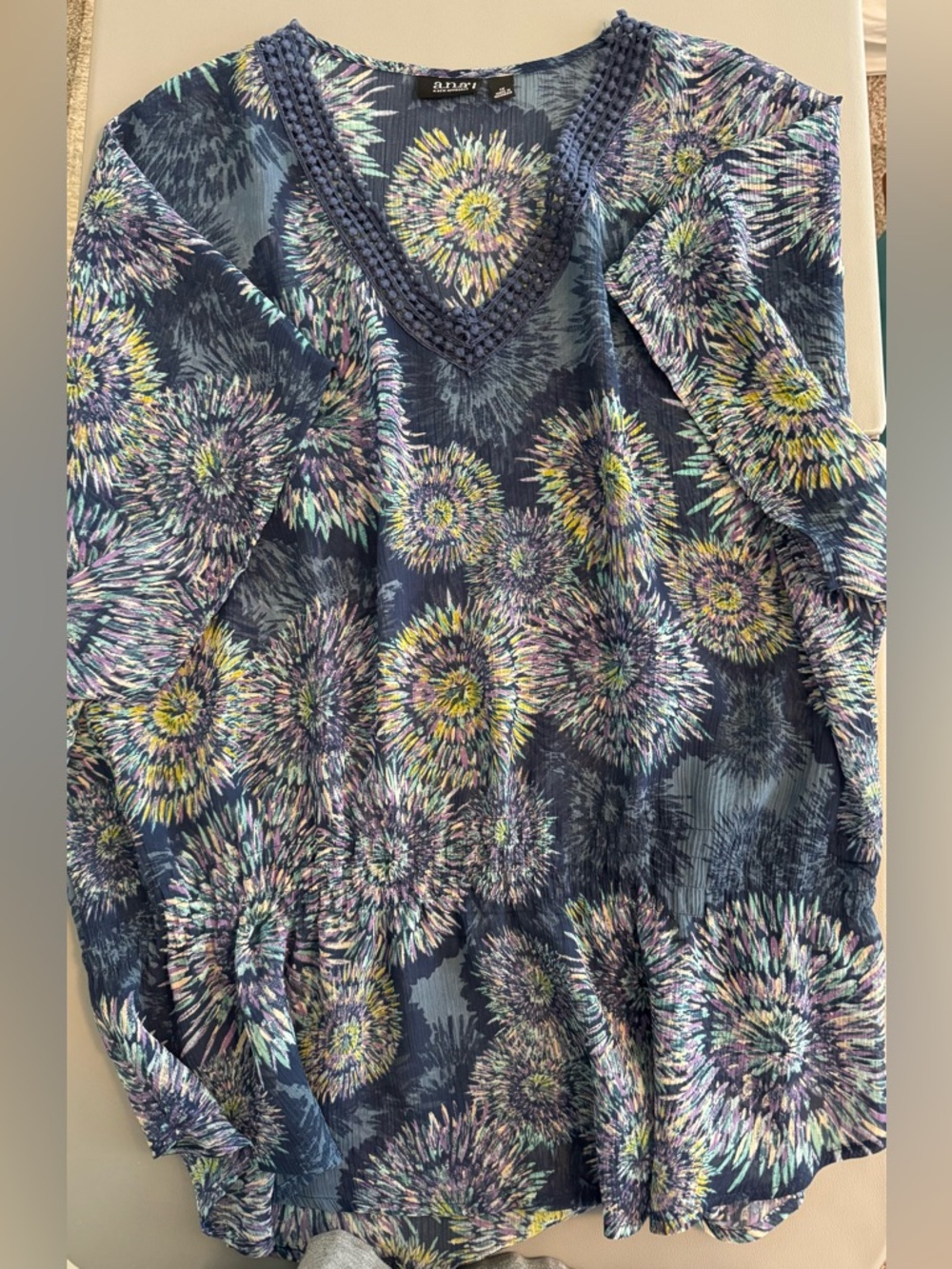a.n.a V-neck Top Kimono Sleeve Sheer Top Coverup Elastic Waist Size 1X Blue EUC